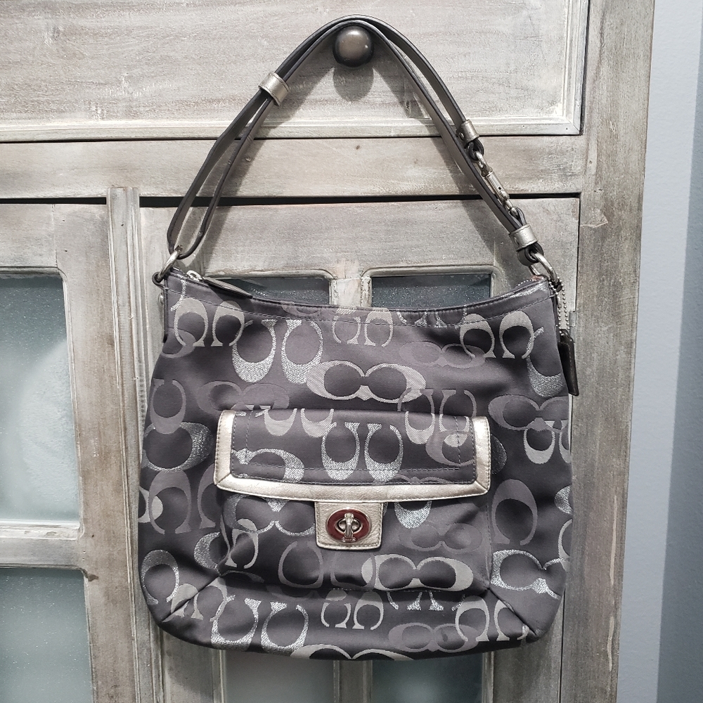 Coach Shoulder Bag / Signature Canvas / Silver